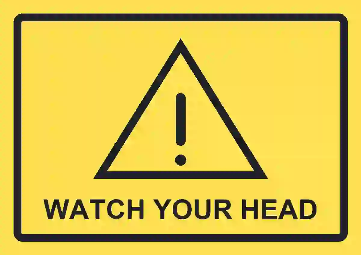 Panneau d’avertissement « Watch your head ».